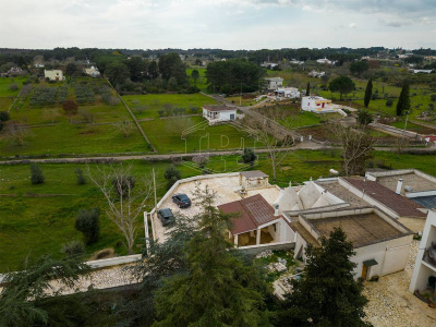 Villa con trulli sita in Contrada Peppuccio 78 - Martina Franca (TA)