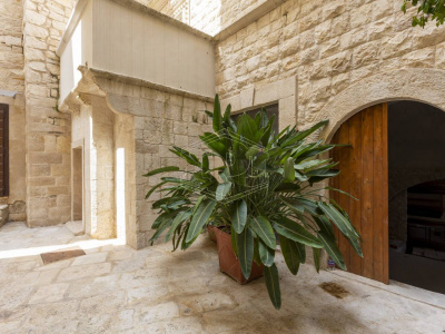 Locale commerciale sito in Via San Girolamo 12/14 - Molfetta (BA)