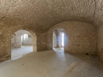 Locale commerciale sito in Via San Girolamo 12/14 - Molfetta (BA)