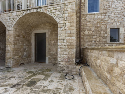Locale commerciale sito in Via San Girolamo 12/14 - Molfetta (BA)
