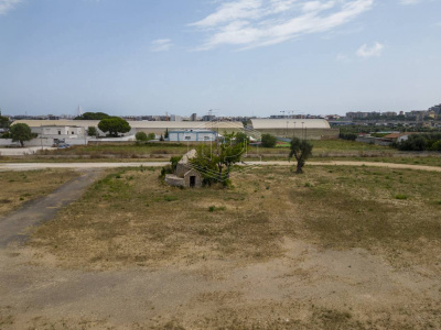 Piazzale con trullo sito in Strada Santa Caterina 18/B - Bari (BA)