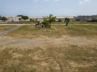 Piazzale con trullo sito in Strada Santa Caterina 18/B - Bari (BA)