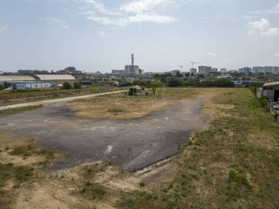 Piazzale con trullo sito in Strada Santa Caterina 18/B - Bari (BA)