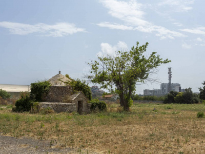 Piazzale con trullo sito in Strada Santa Caterina 18/B - Bari (BA)