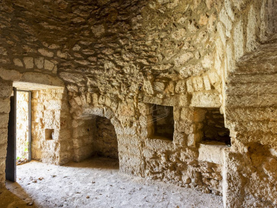 Piazzale con trullo sito in Strada Santa Caterina 18/B - Bari (BA)
