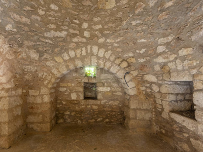 Piazzale con trullo sito in Strada Santa Caterina 18/B - Bari (BA)