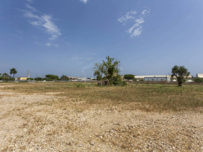 Piazzale con trullo sito in Strada Santa Caterina 18/B - Bari (BA)