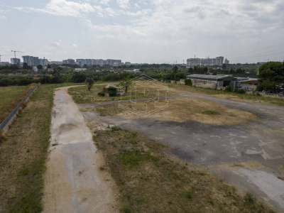 Piazzale con trullo sito in Strada Santa Caterina 18/B - Bari (BA)