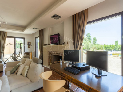 Villa con piscina sita in Viale Dei Gerani 3 - Corato (BA)