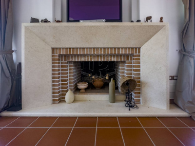 Villa con piscina sita in Viale Dei Gerani 3 - Corato (BA)
