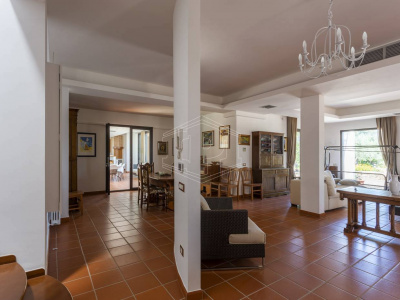Villa con piscina sita in Viale Dei Gerani 3 - Corato (BA)