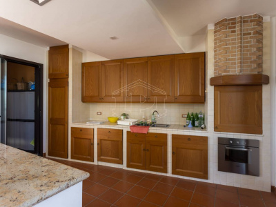 Villa con piscina sita in Viale Dei Gerani 3 - Corato (BA)