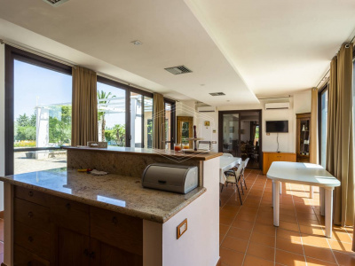 Villa con piscina sita in Viale Dei Gerani 3 - Corato (BA)