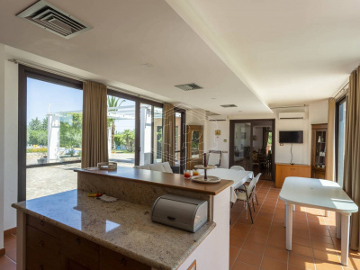 Villa con piscina sita in Viale Dei Gerani 3 - Corato (BA)