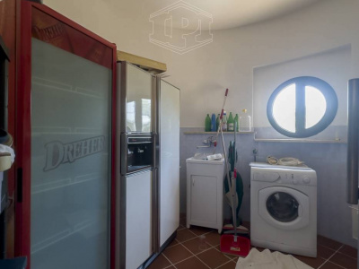 Villa con piscina sita in Viale Dei Gerani 3 - Corato (BA)