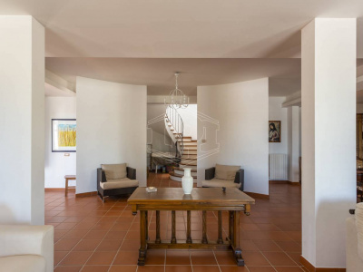 Villa con piscina sita in Viale Dei Gerani 3 - Corato (BA)