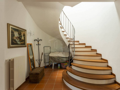 Villa con piscina sita in Viale Dei Gerani 3 - Corato (BA)