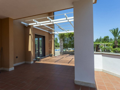 Villa con piscina sita in Viale Dei Gerani 3 - Corato (BA)