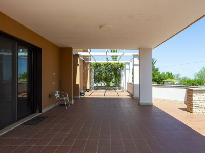Villa con piscina sita in Viale Dei Gerani 3 - Corato (BA)