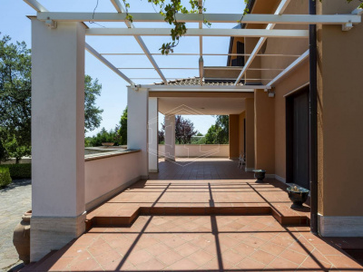 Villa con piscina sita in Viale Dei Gerani 3 - Corato (BA)