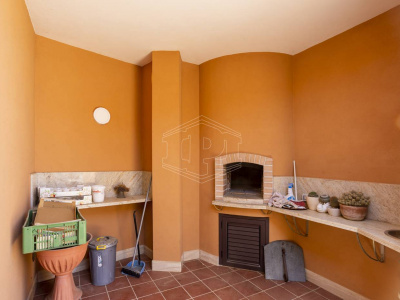 Villa con piscina sita in Viale Dei Gerani 3 - Corato (BA)