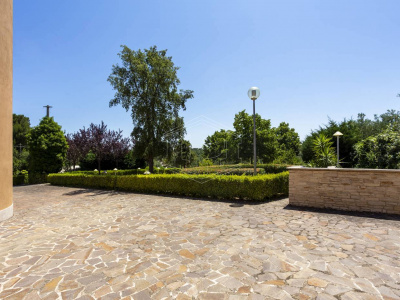 Villa con piscina sita in Viale Dei Gerani 3 - Corato (BA)