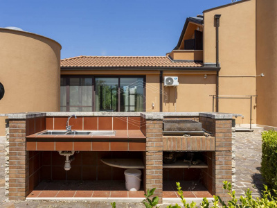 Villa con piscina sita in Viale Dei Gerani 3 - Corato (BA)