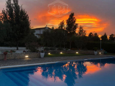 Villa con piscina sita in Viale Dei Gerani 3 - Corato (BA)