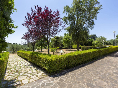 Villa con piscina sita in Viale Dei Gerani 3 - Corato (BA)