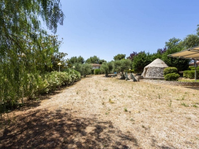 Villa con piscina sita in Viale Dei Gerani 3 - Corato (BA)