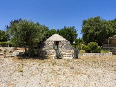 Villa con piscina sita in Viale Dei Gerani 3 - Corato (BA)