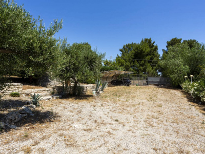 Villa con piscina sita in Viale Dei Gerani 3 - Corato (BA)