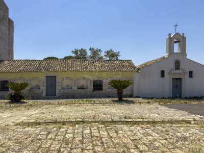 Palazzo storico sito in Strada Statale 96 - Acquaviva Delle Fonti (BA)