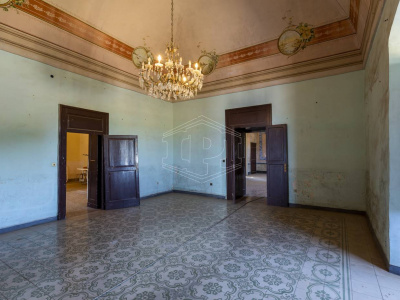 Palazzo storico sito in Strada Statale 96 - Acquaviva Delle Fonti (BA)