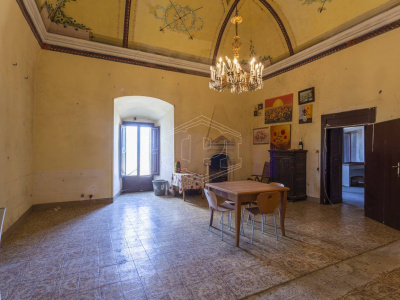 Palazzo storico sito in Strada Statale 96 - Acquaviva Delle Fonti (BA)