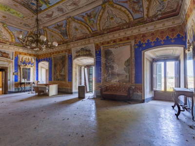 Palazzo storico sito in Strada Statale 96 - Acquaviva Delle Fonti (BA)