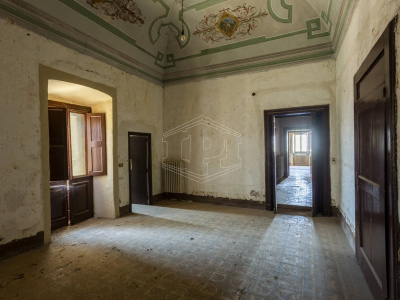 Palazzo storico sito in Strada Statale 96 - Acquaviva Delle Fonti (BA)