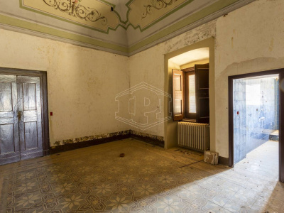 Palazzo storico sito in Strada Statale 96 - Acquaviva Delle Fonti (BA)