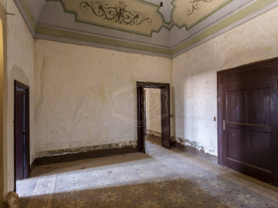 Palazzo storico sito in Strada Statale 96 - Acquaviva Delle Fonti (BA)