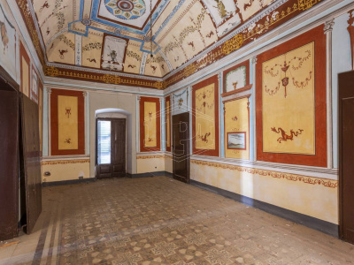 Palazzo storico sito in Strada Statale 96 - Acquaviva Delle Fonti (BA)