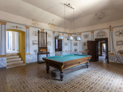 Palazzo storico sito in Strada Statale 96 - Acquaviva Delle Fonti (BA)