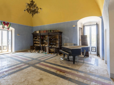 Palazzo storico sito in Strada Statale 96 - Acquaviva Delle Fonti (BA)