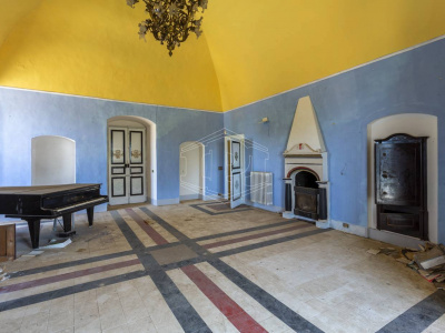 Palazzo storico sito in Strada Statale 96 - Acquaviva Delle Fonti (BA)