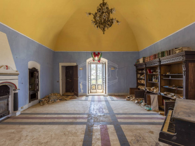 Palazzo storico sito in Strada Statale 96 - Acquaviva Delle Fonti (BA)