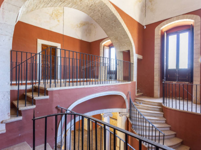 Palazzo storico sito in Strada Statale 96 - Acquaviva Delle Fonti (BA)