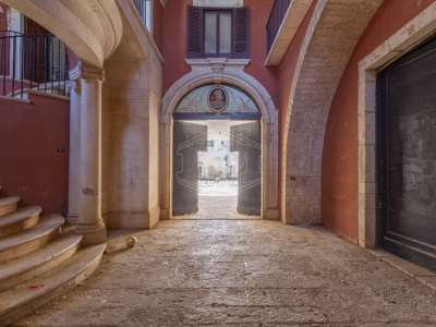 Palazzo storico sito in Strada Statale 96 - Acquaviva Delle Fonti (BA)