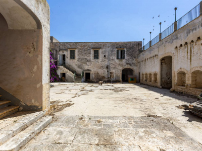 Palazzo storico sito in Strada Statale 96 - Acquaviva Delle Fonti (BA)