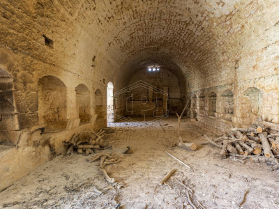 Palazzo storico sito in Strada Statale 96 - Acquaviva Delle Fonti (BA)
