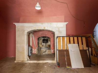 Palazzo storico sito in Strada Statale 96 - Acquaviva Delle Fonti (BA)