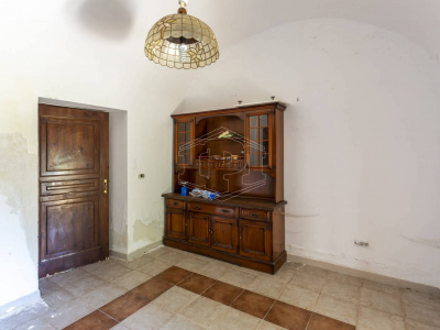 Palazzo storico sito in Strada Statale 96 - Acquaviva Delle Fonti (BA)